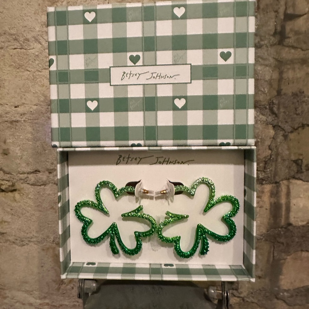 Betsey Johnson Glittering Green Shamrock Earrings - Picture 3 of 6